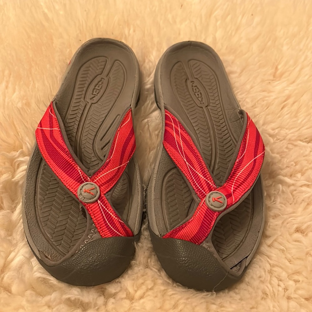 Keen Waimea 36 / 6 covered toe sandals!